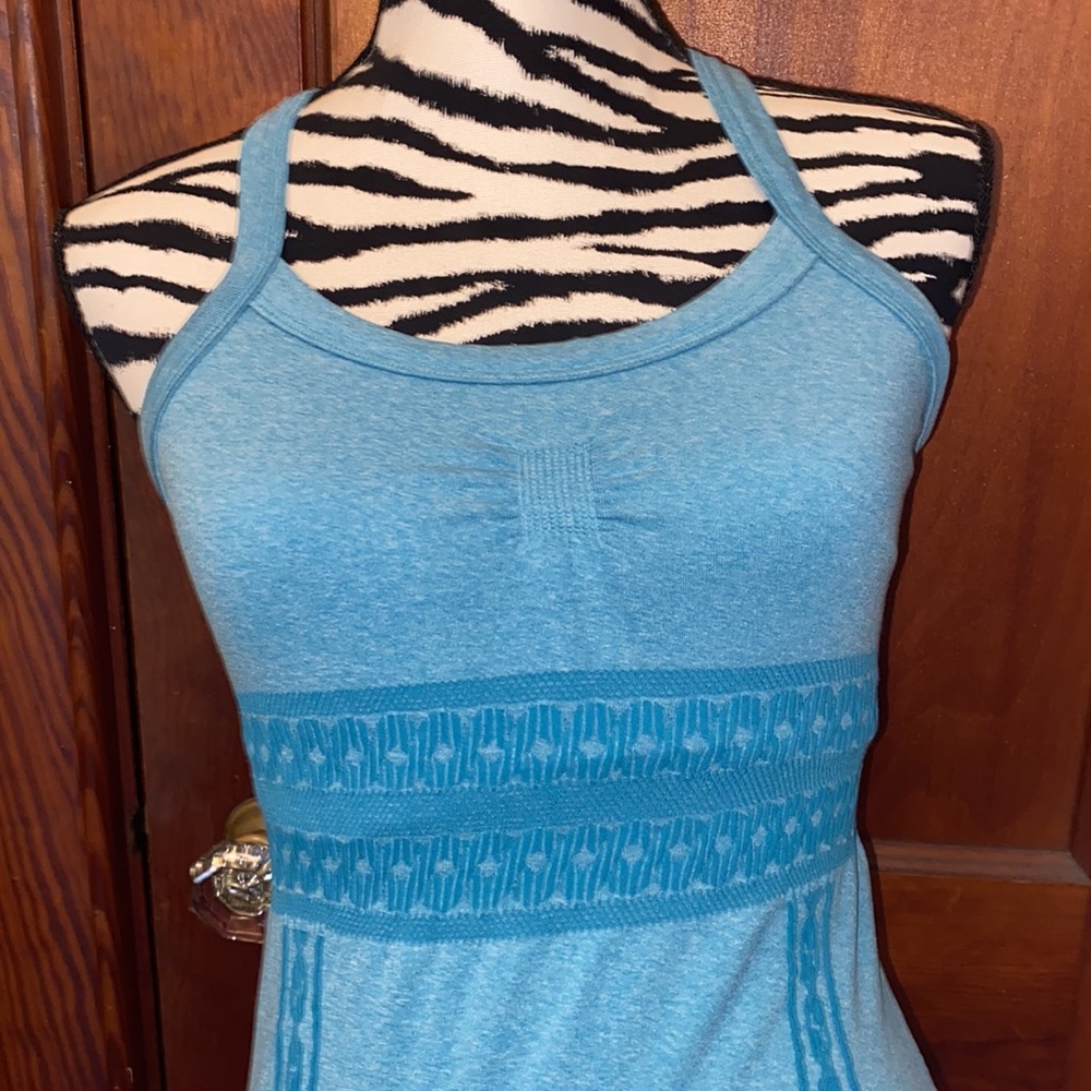 Athleta blue tank top racer back built in bra size small